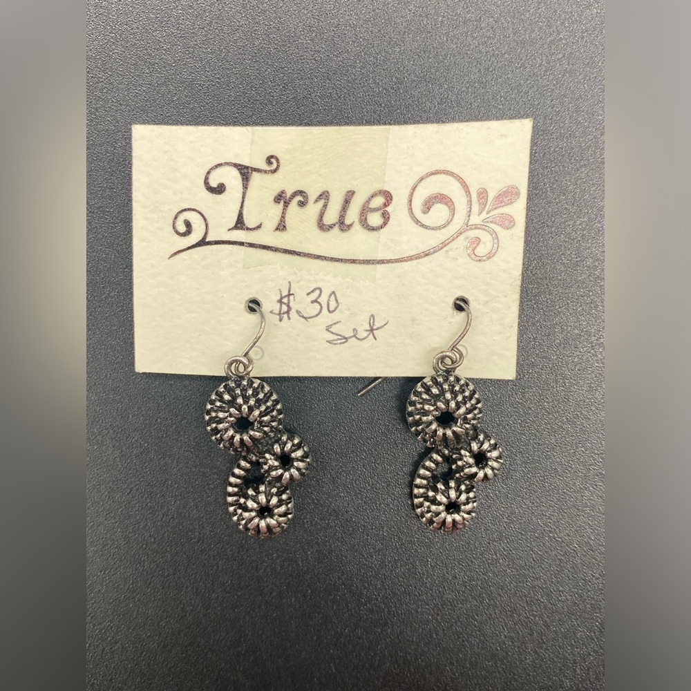 Item 862 True Earrings